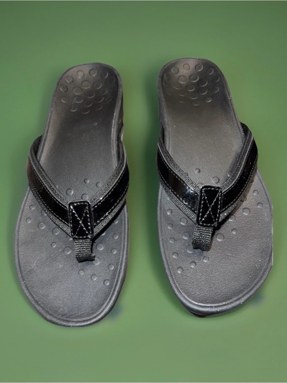Vionic High Tide Thong Patent Trim Sandal Women's Size 9 GUC!